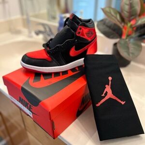 🏀Women’s Air Jordan 1 RETRO HI OG Black/University Red-White🏀